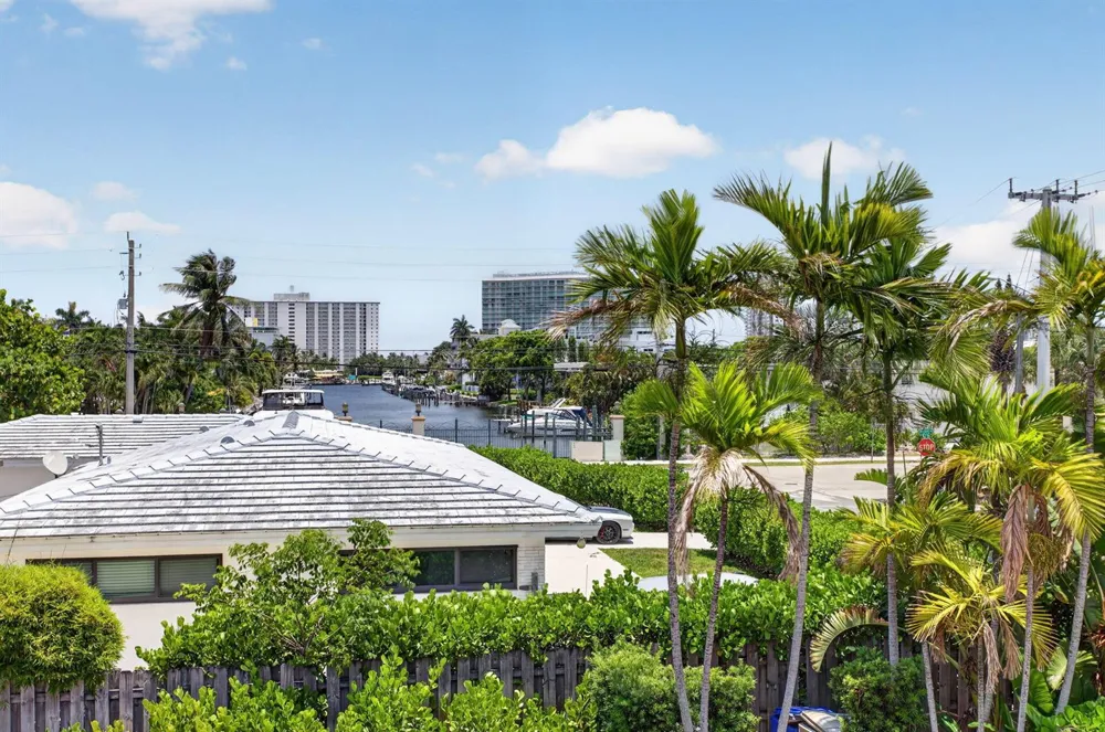 2505 NE 2nd Street Pompano Beach, FL 33062