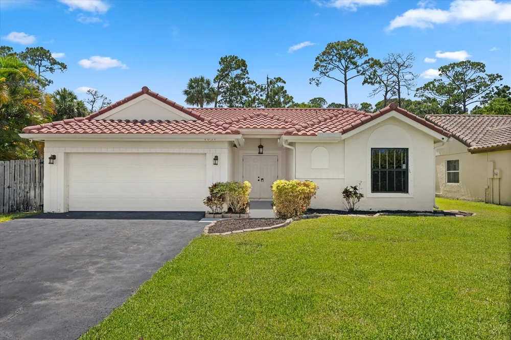 1051 New Parkview Place Haverhill, FL 33417
