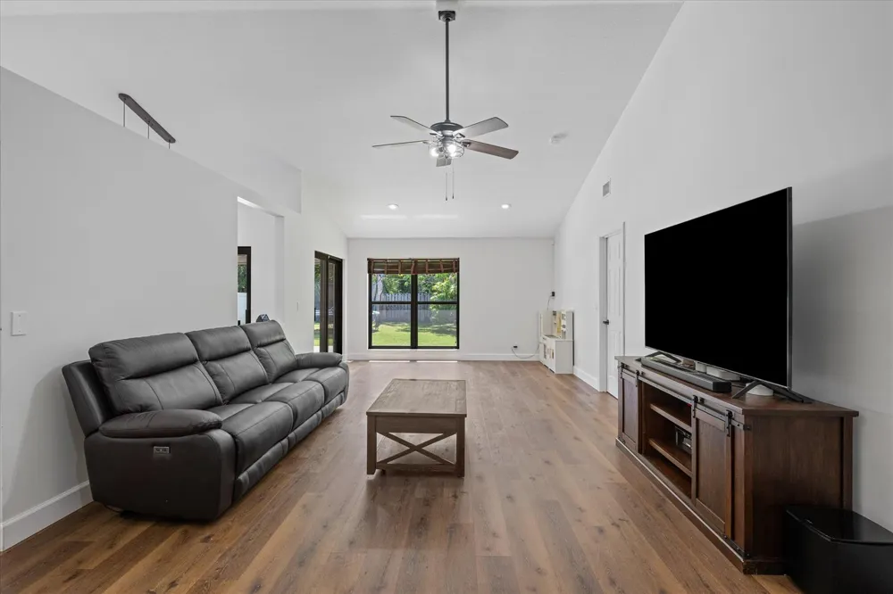 1051 New Parkview Place Haverhill, FL 33417
