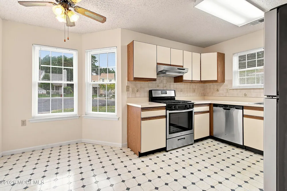 9 Dove Tree Court Barnegat, NJ 08005