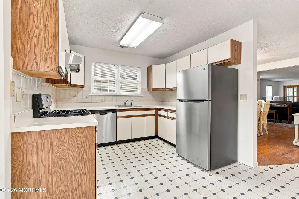 9 Dove Tree Court Barnegat, NJ 08005