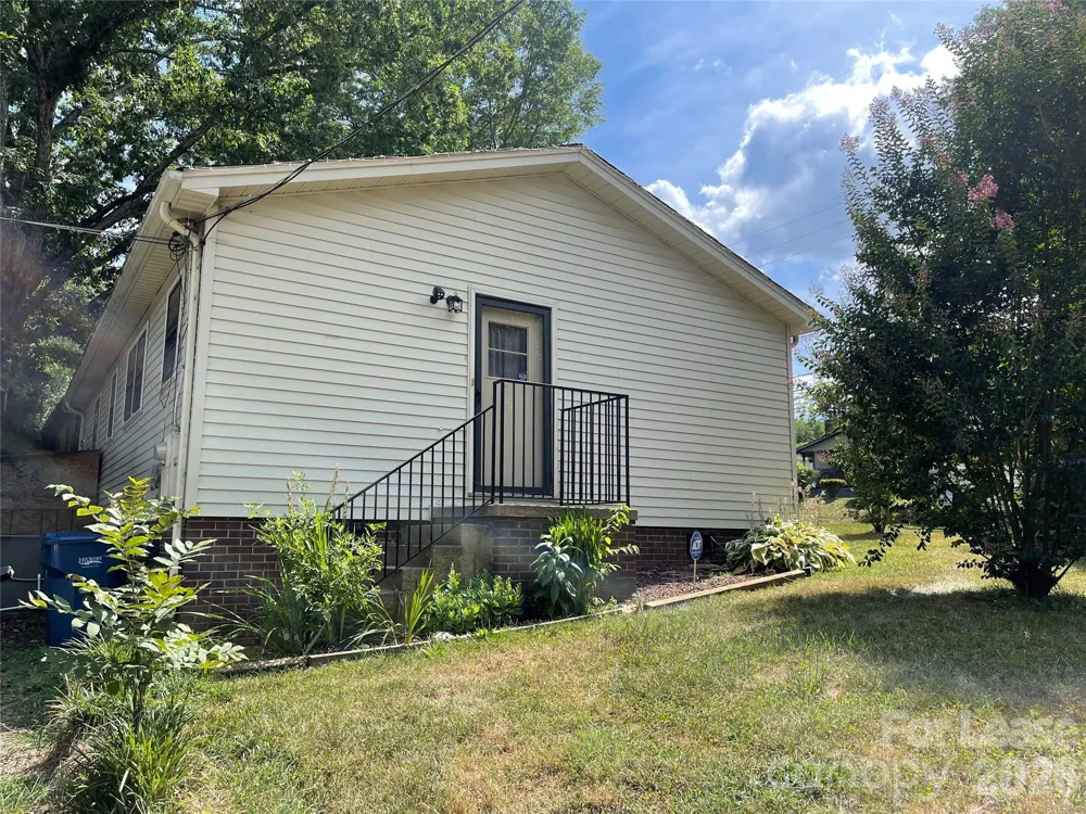 1238 12th Street NE Hickory, NC 28601