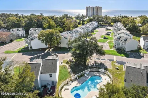 1120 Century Oaks