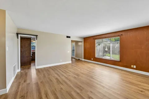 10401 Hollydale Way