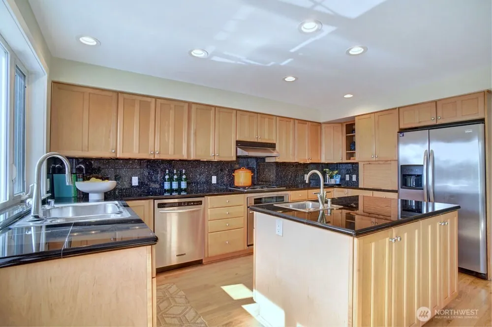 4030 26th Avenue W Seattle, WA 98199