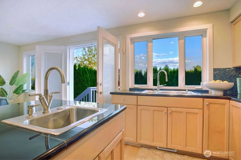 4030 26th Avenue W Seattle, WA 98199