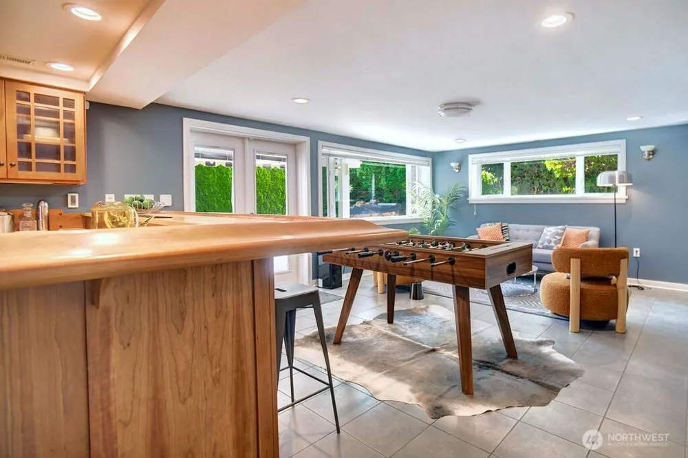 4030 26th Avenue W Seattle, WA 98199