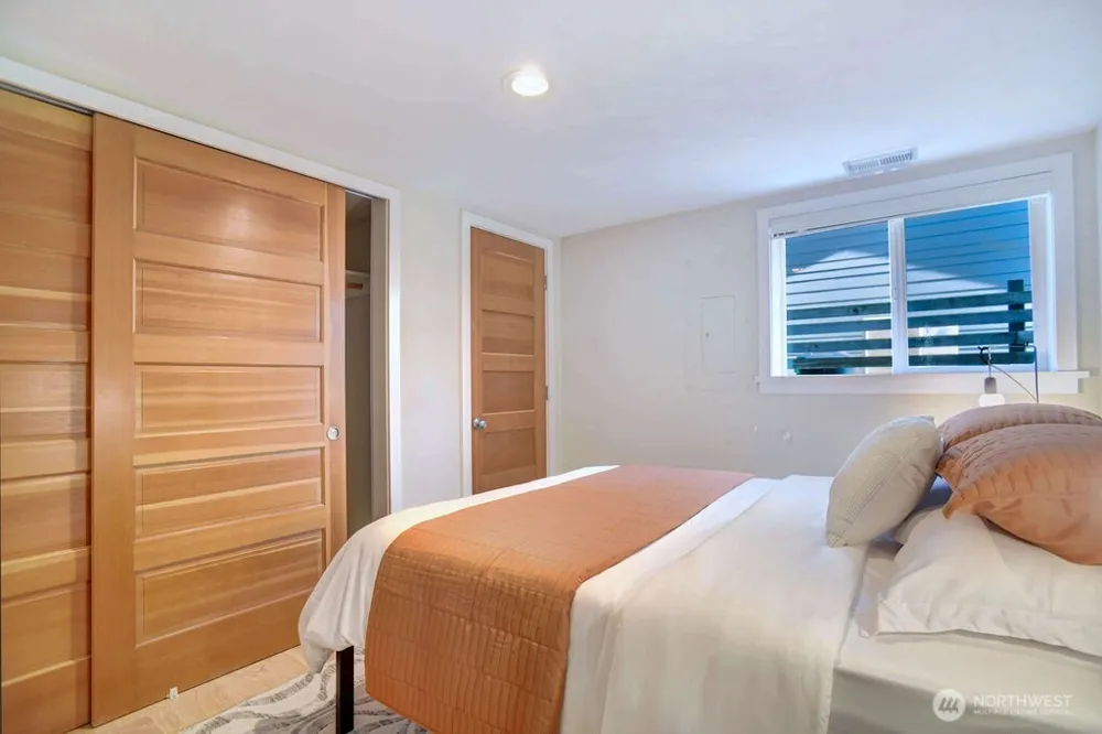 4030 26th Avenue W Seattle, WA 98199