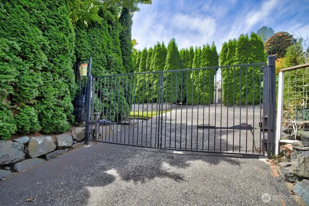 4030 26th Avenue W Seattle, WA 98199