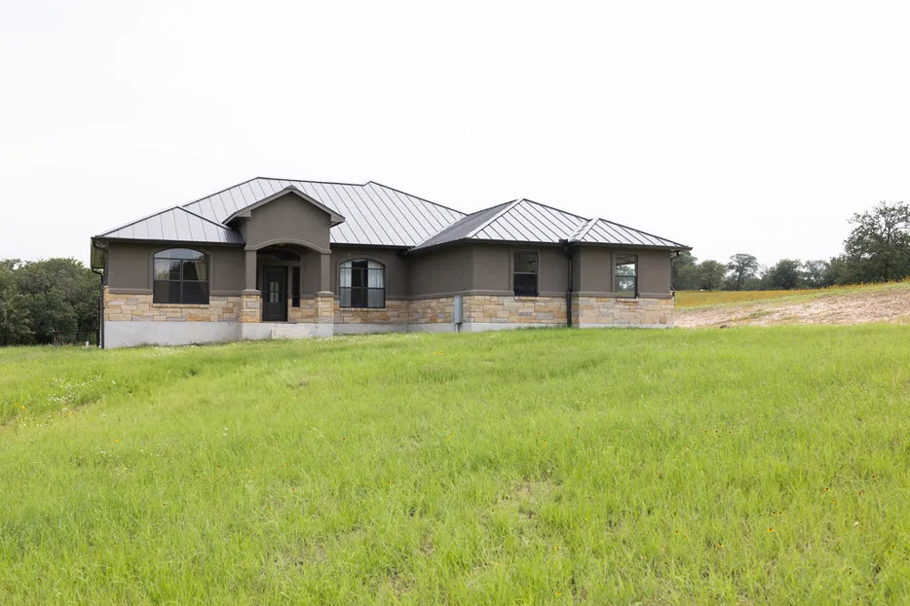 111 Powder Ridge Luling, TX 78648
