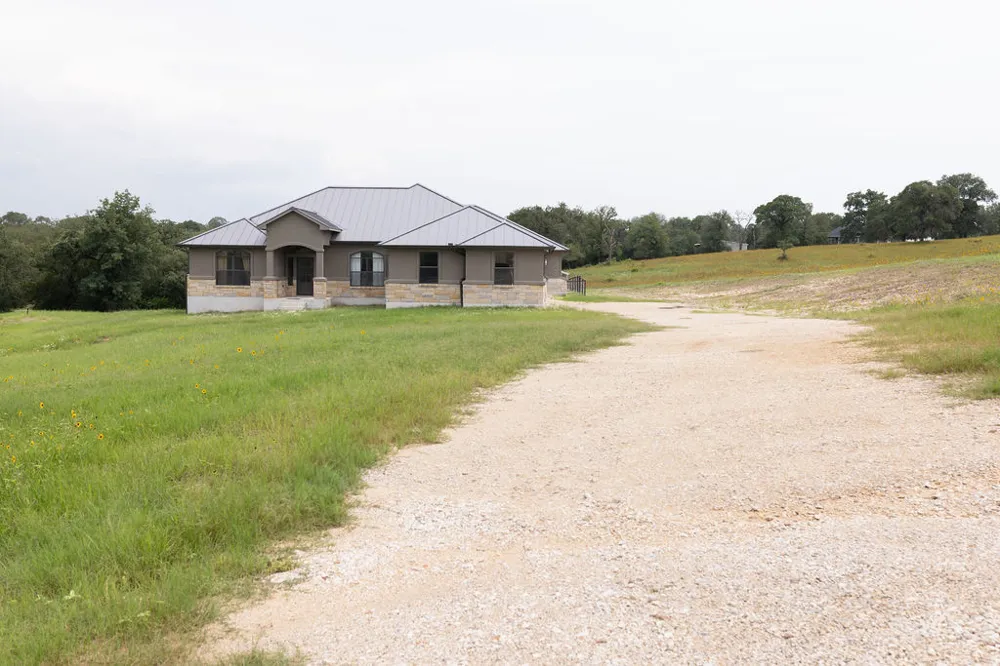 111 Powder Ridge Luling, TX 78648