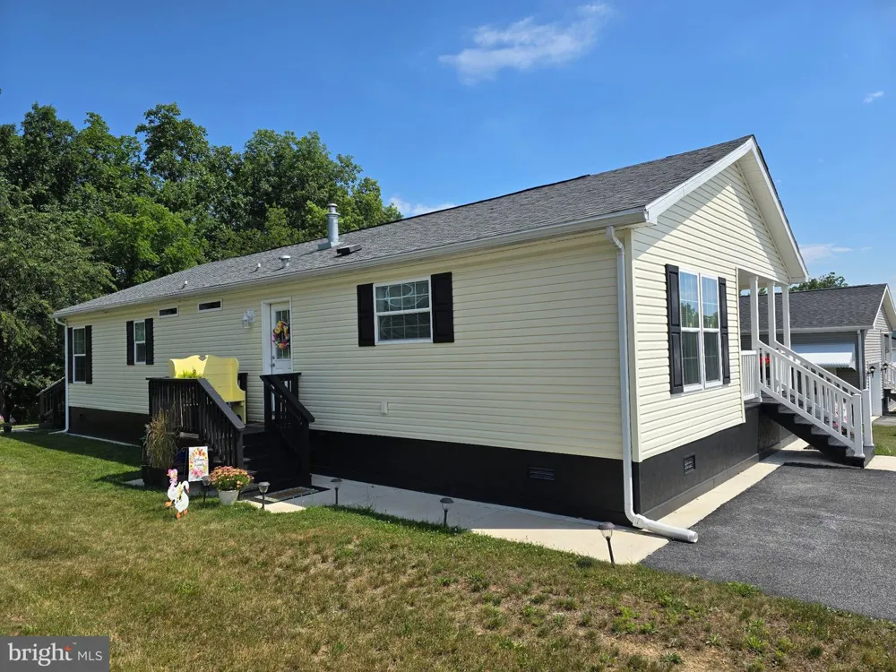 300 ORIOLE DRIVE Carlisle, PA 17013