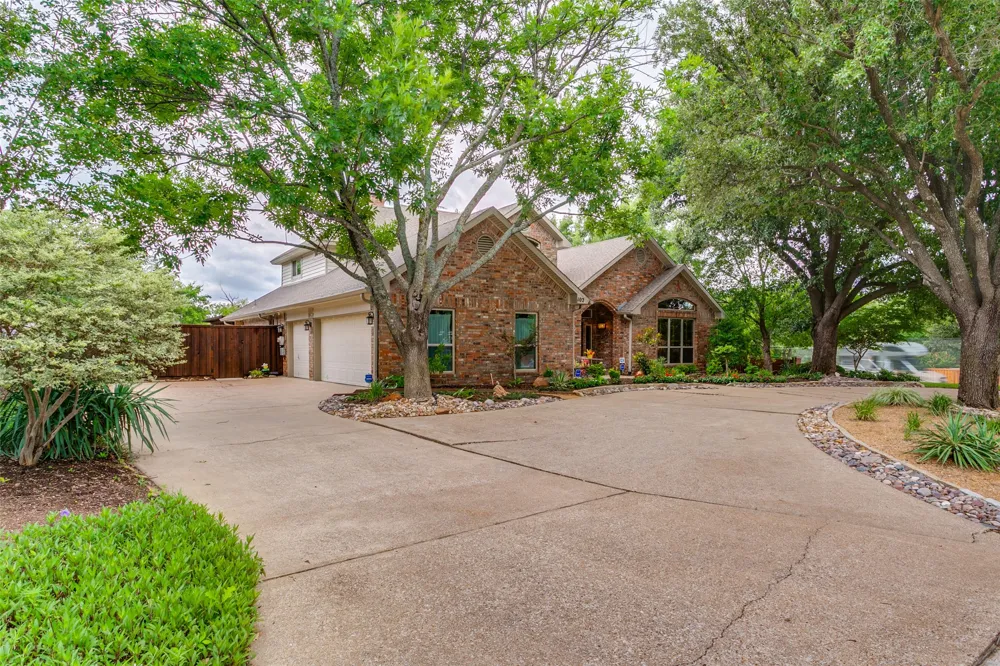 102 Sunday Haus Lane Highland Village, TX 75077