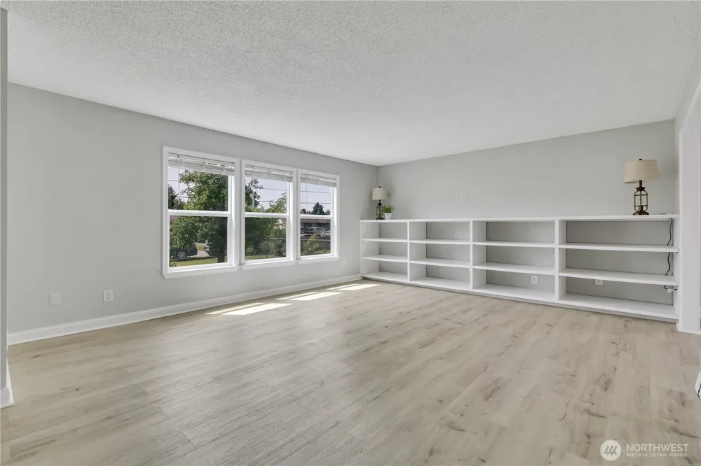 137 Wayne Avenue Pacific, WA 98047