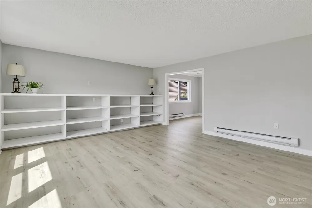 137 Wayne Avenue Pacific, WA 98047