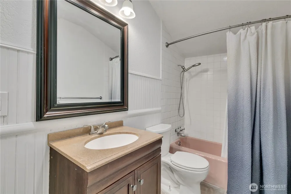 137 Wayne Avenue Pacific, WA 98047