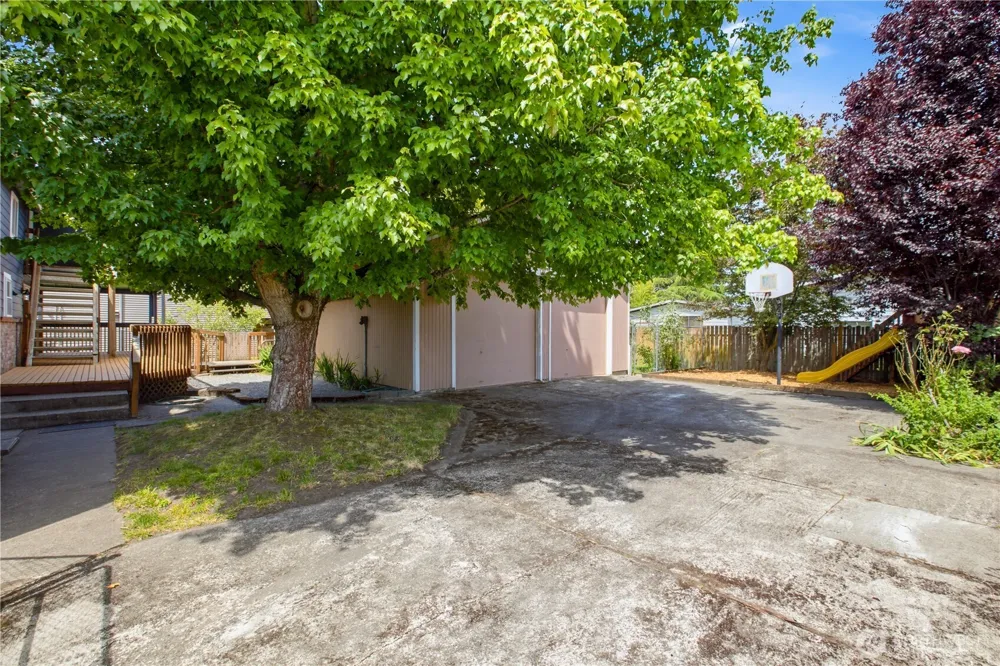 137 Wayne Avenue Pacific, WA 98047