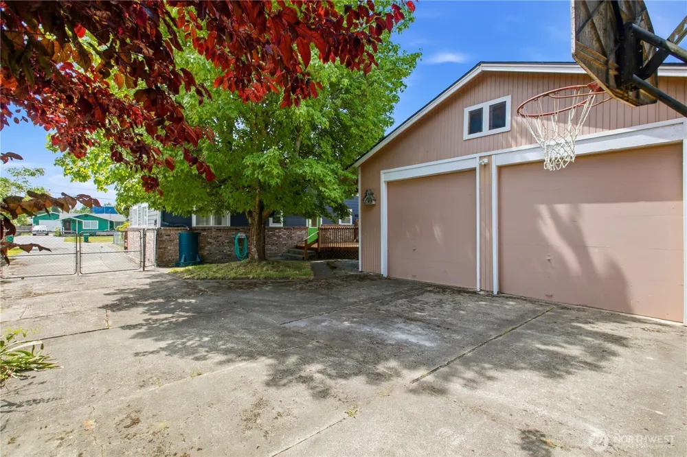 137 Wayne Avenue Pacific, WA 98047