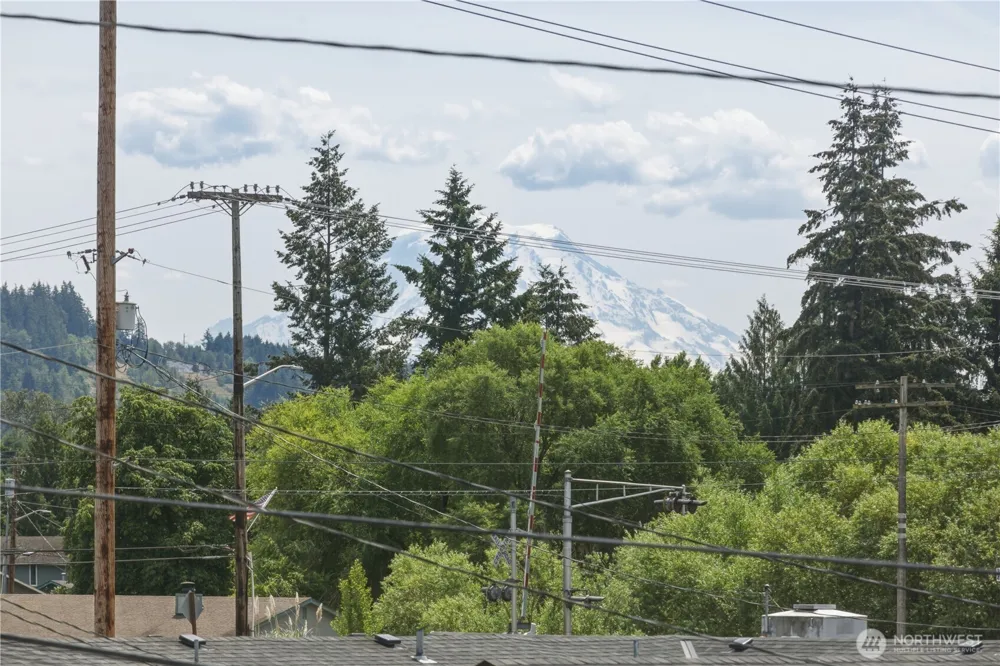137 Wayne Avenue Pacific, WA 98047