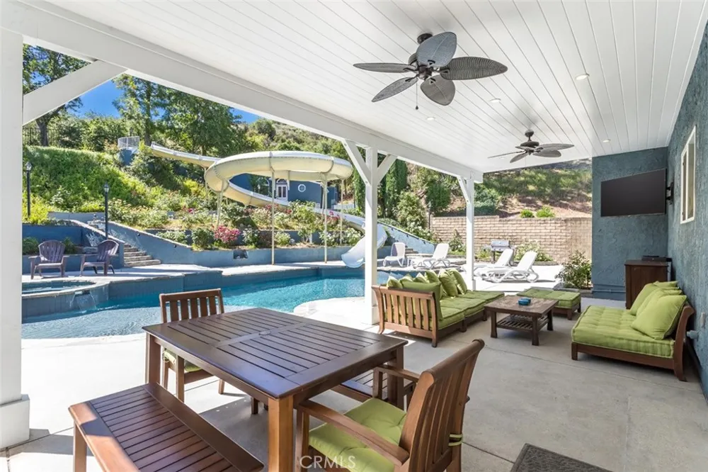 24806 Rosepark Court Newhall, CA 91321