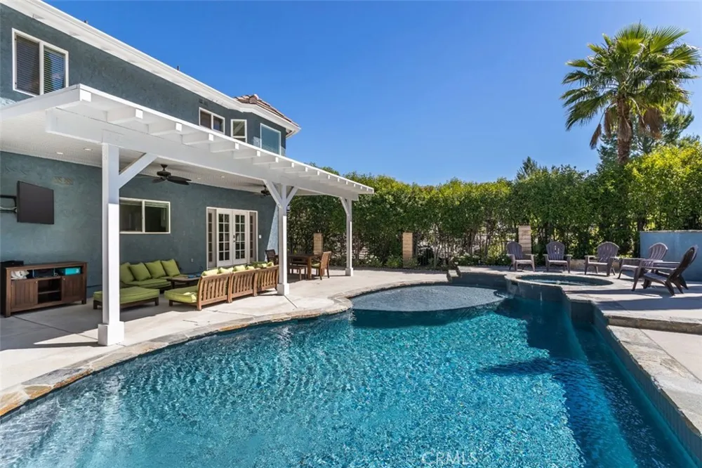 24806 Rosepark Court Newhall, CA 91321