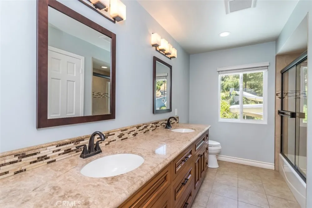 24806 Rosepark Court Newhall, CA 91321