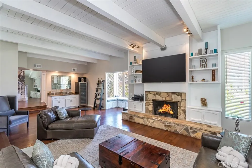 24806 Rosepark Court Newhall, CA 91321