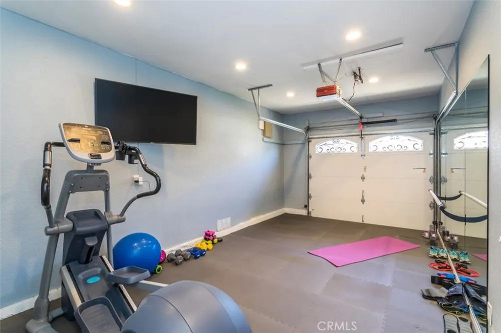 24806 Rosepark Court Newhall, CA 91321