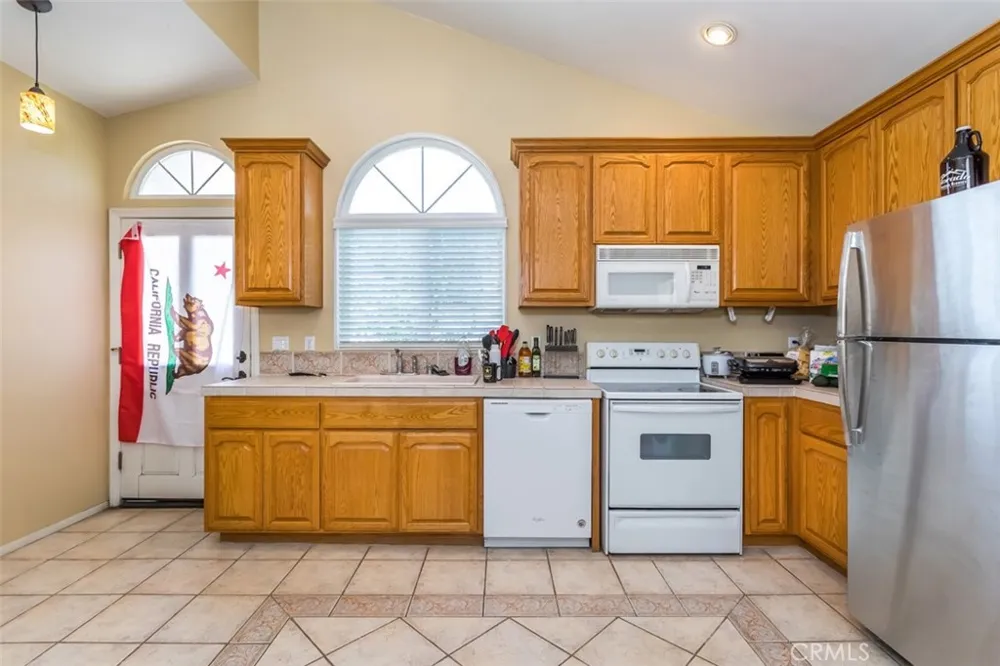 24806 Rosepark Court Newhall, CA 91321