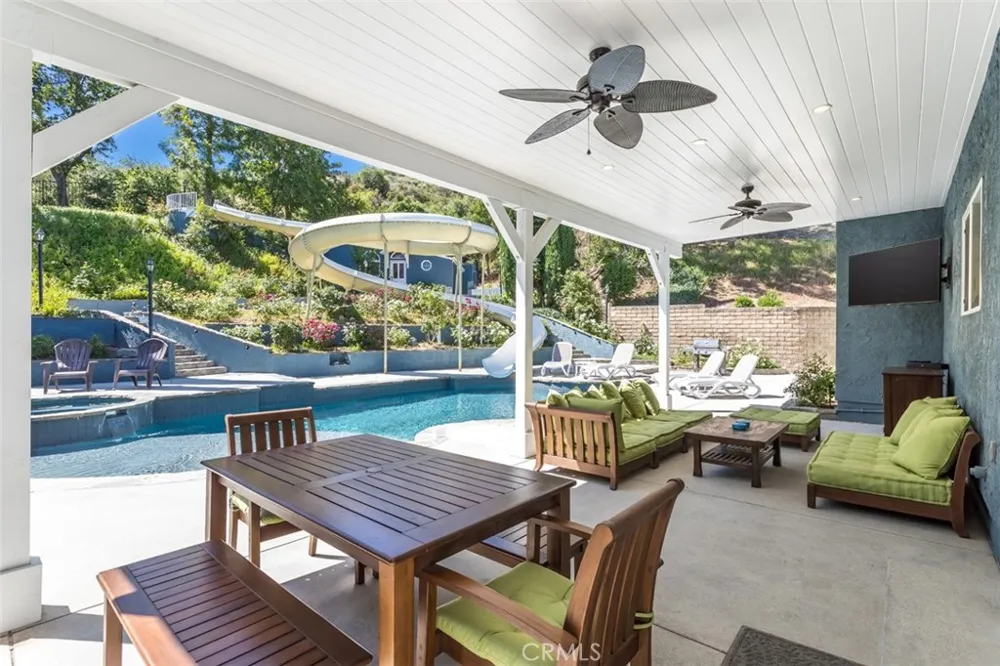 24806 Rosepark Court Newhall, CA 91321