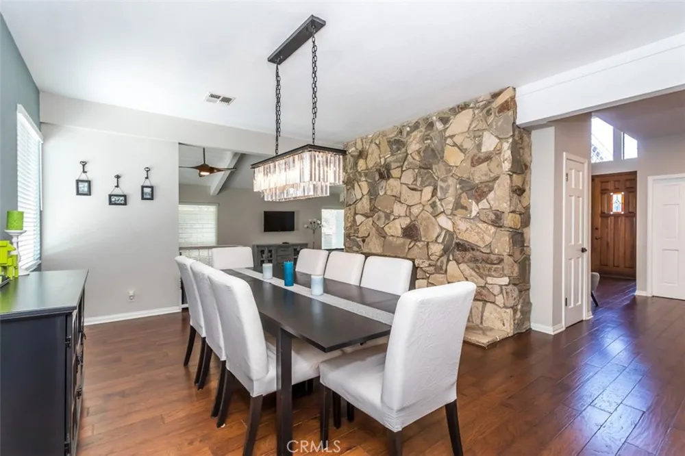 24806 Rosepark Court Newhall, CA 91321