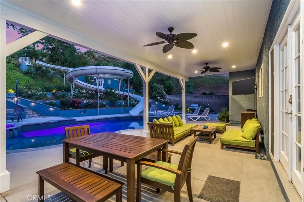 24806 Rosepark Court Newhall, CA 91321