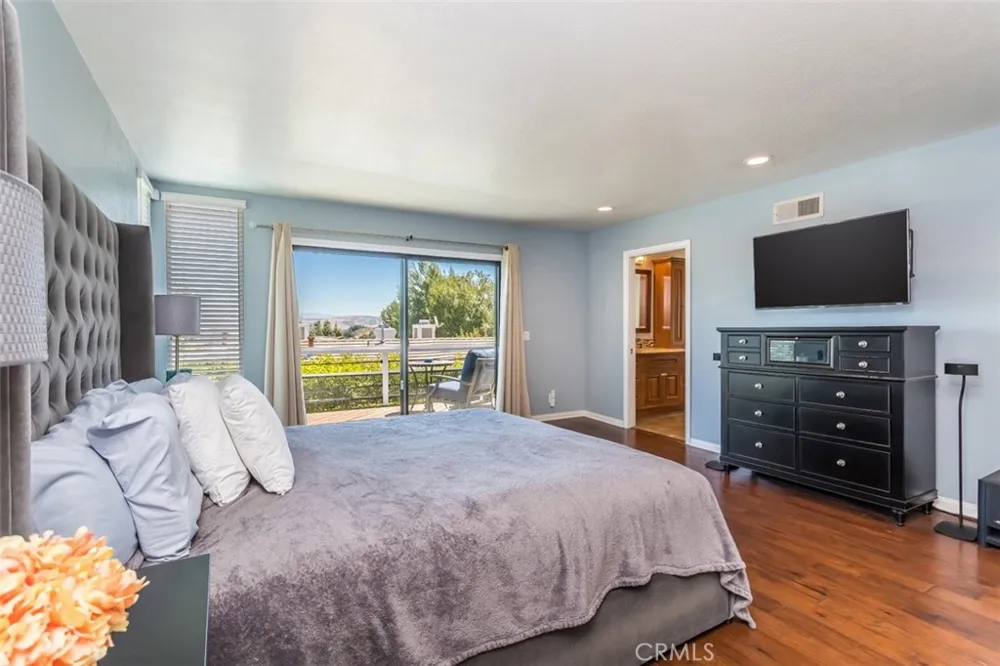 24806 Rosepark Court Newhall, CA 91321
