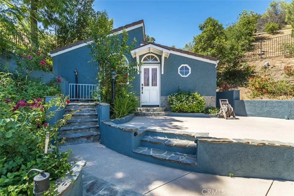 24806 Rosepark Court Newhall, CA 91321
