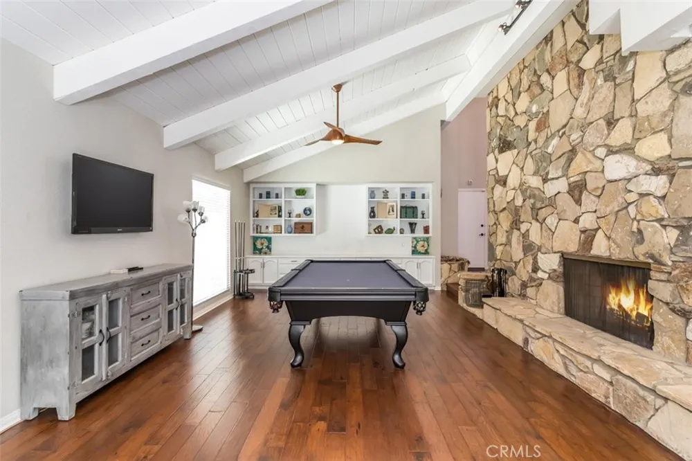 24806 Rosepark Court Newhall, CA 91321