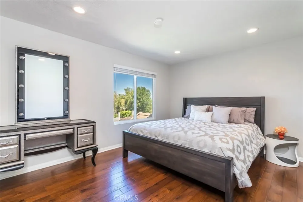 24806 Rosepark Court Newhall, CA 91321
