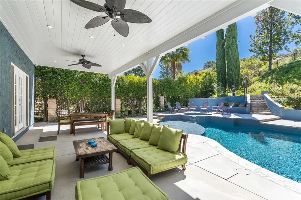 24806 Rosepark Court Newhall, CA 91321