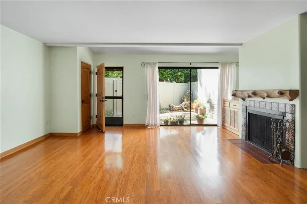 5249 Colodny #8 Agoura Hills, CA 91301