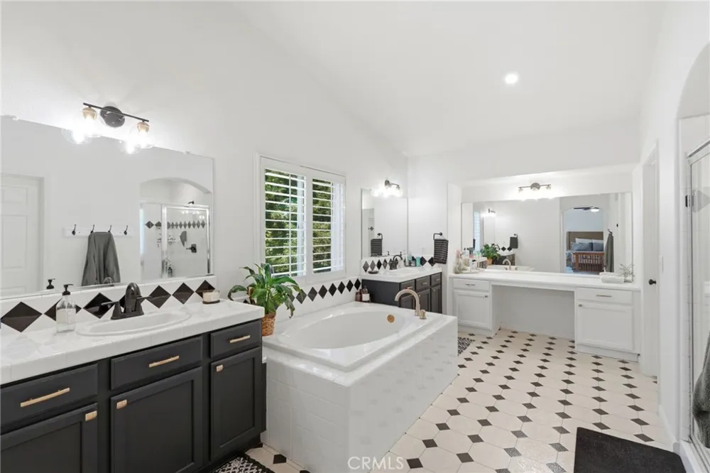 4826 W Ceres Court Visalia, CA 93291