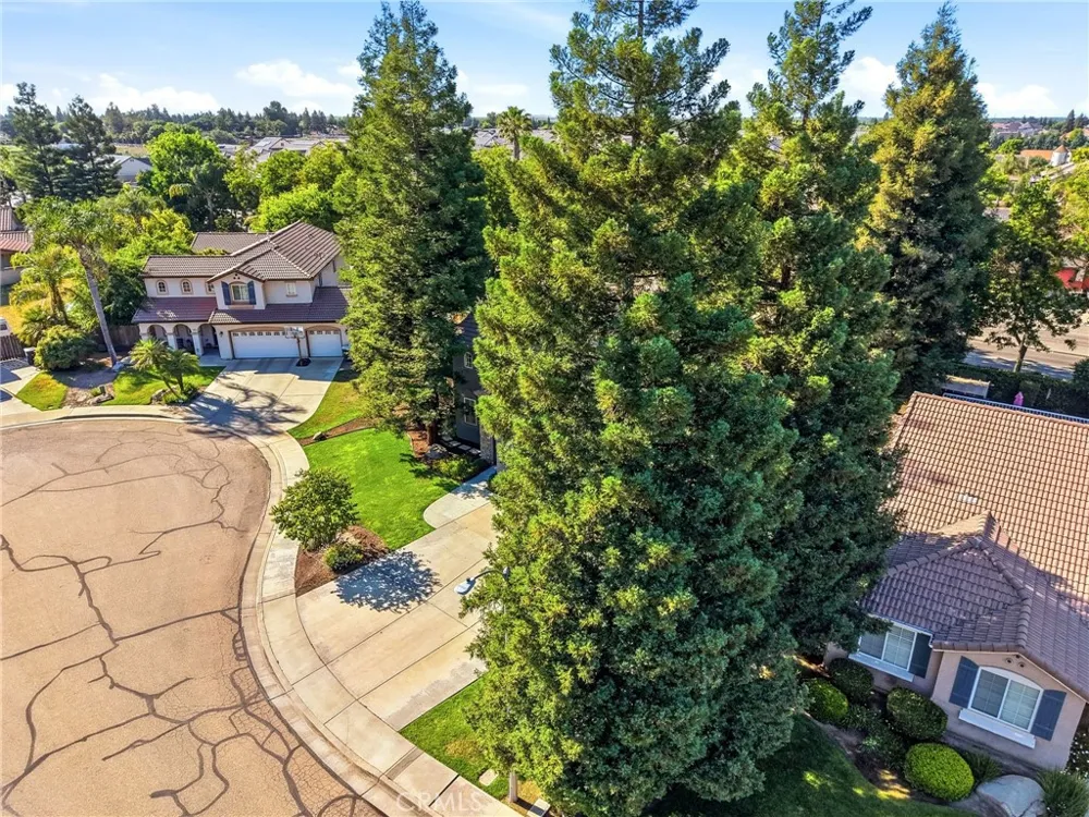 4826 W Ceres Court Visalia, CA 93291