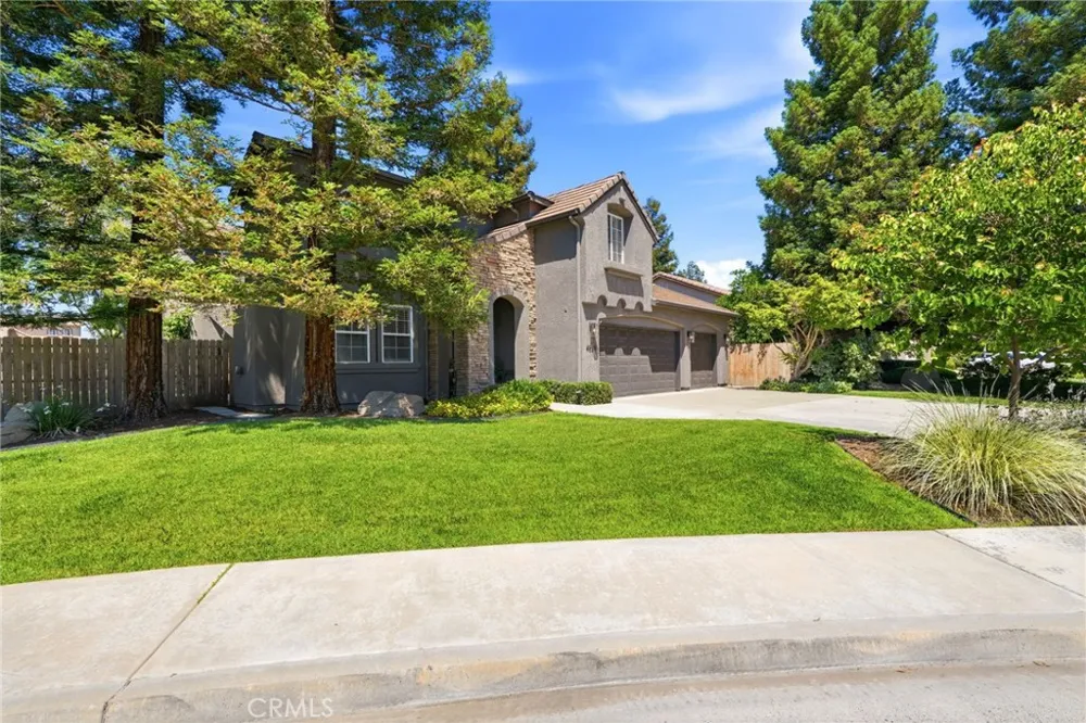 4826 W Ceres Court Visalia, CA 93291