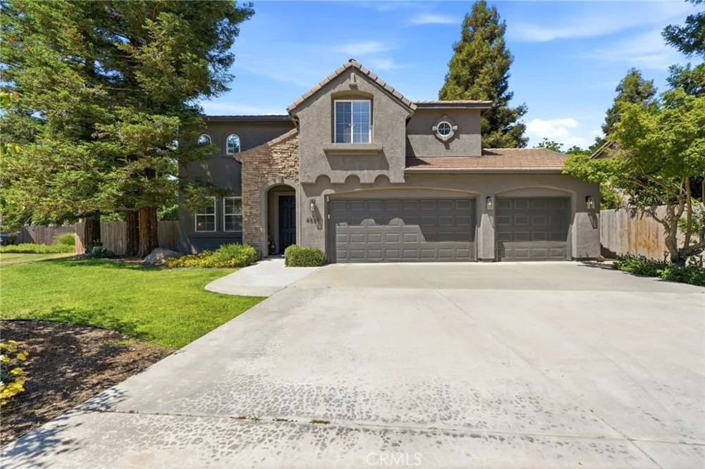 4826 W Ceres Court Visalia, CA 93291