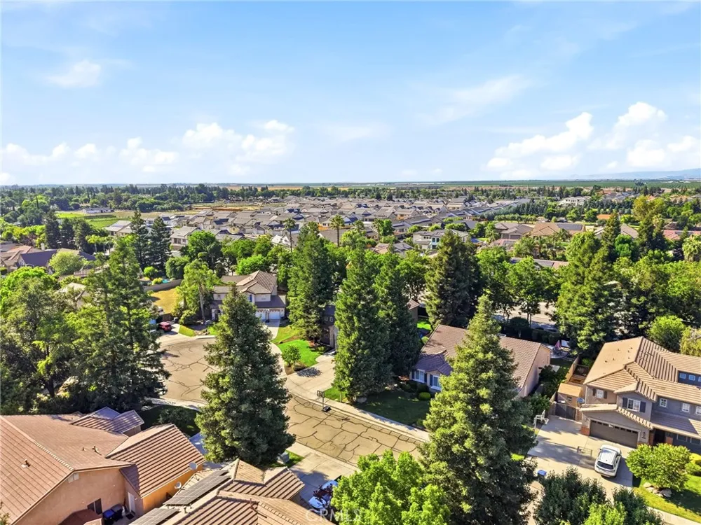 4826 W Ceres Court Visalia, CA 93291