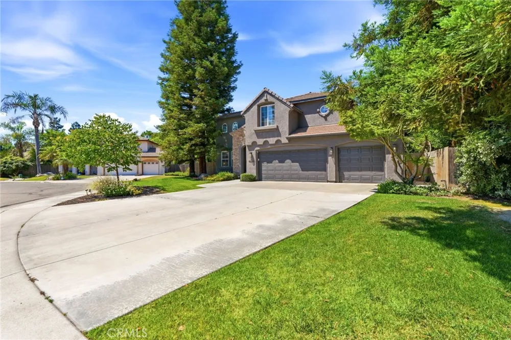 4826 W Ceres Court Visalia, CA 93291