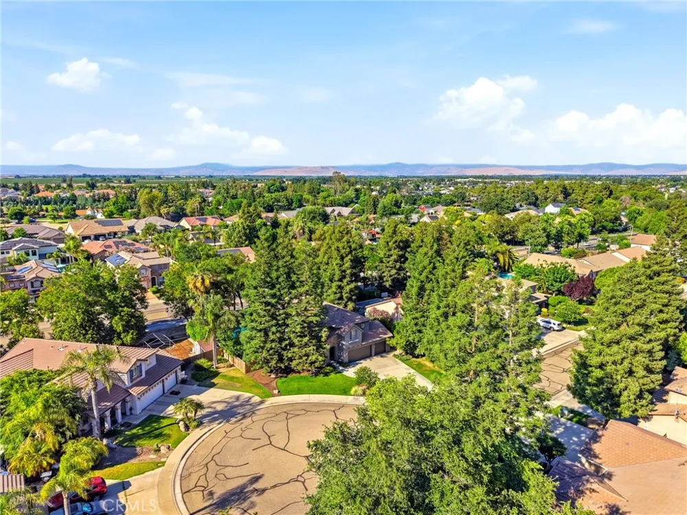4826 W Ceres Court Visalia, CA 93291