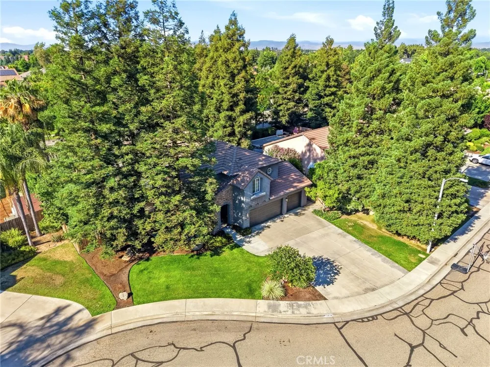 4826 W Ceres Court Visalia, CA 93291