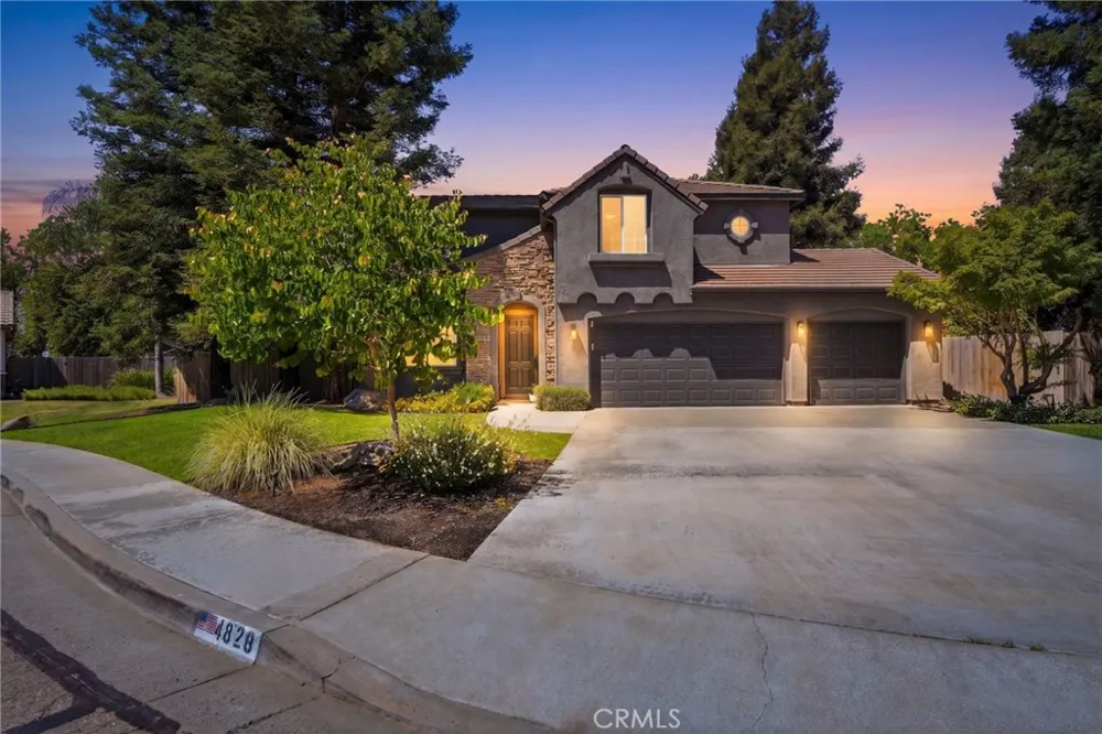 4826 W Ceres Court Visalia, CA 93291