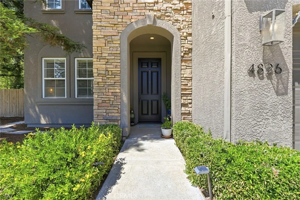 4826 W Ceres Court Visalia, CA 93291