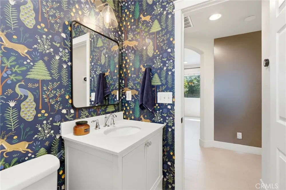 4826 W Ceres Court Visalia, CA 93291