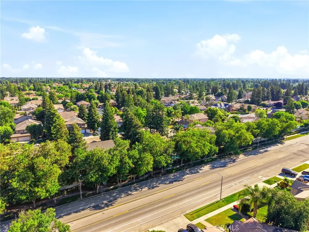 4826 W Ceres Court Visalia, CA 93291